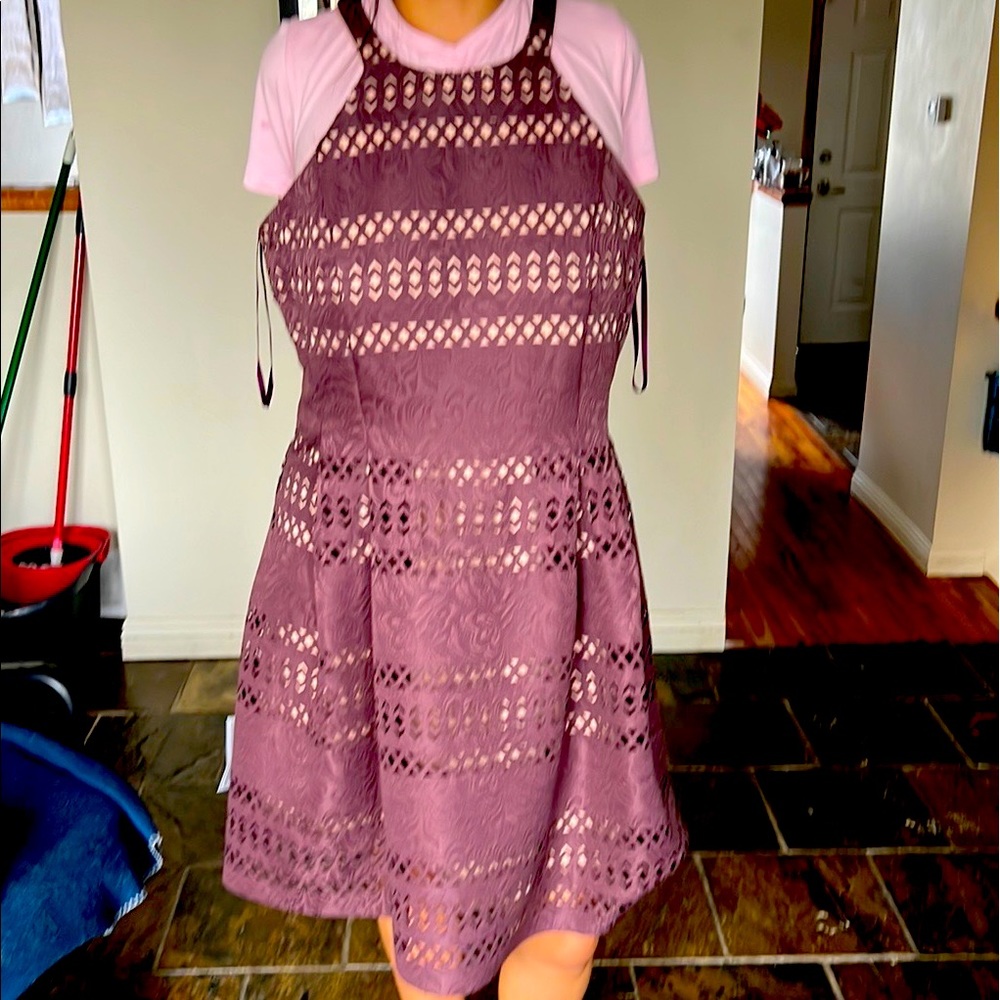 Selling my daughters dress she hasn’t wear. - Picture 1 of 2